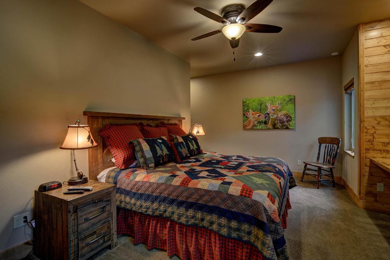 Whispering Pines Lodge: 9 Bedroom إيغل ريفير المظهر الخارجي الصورة