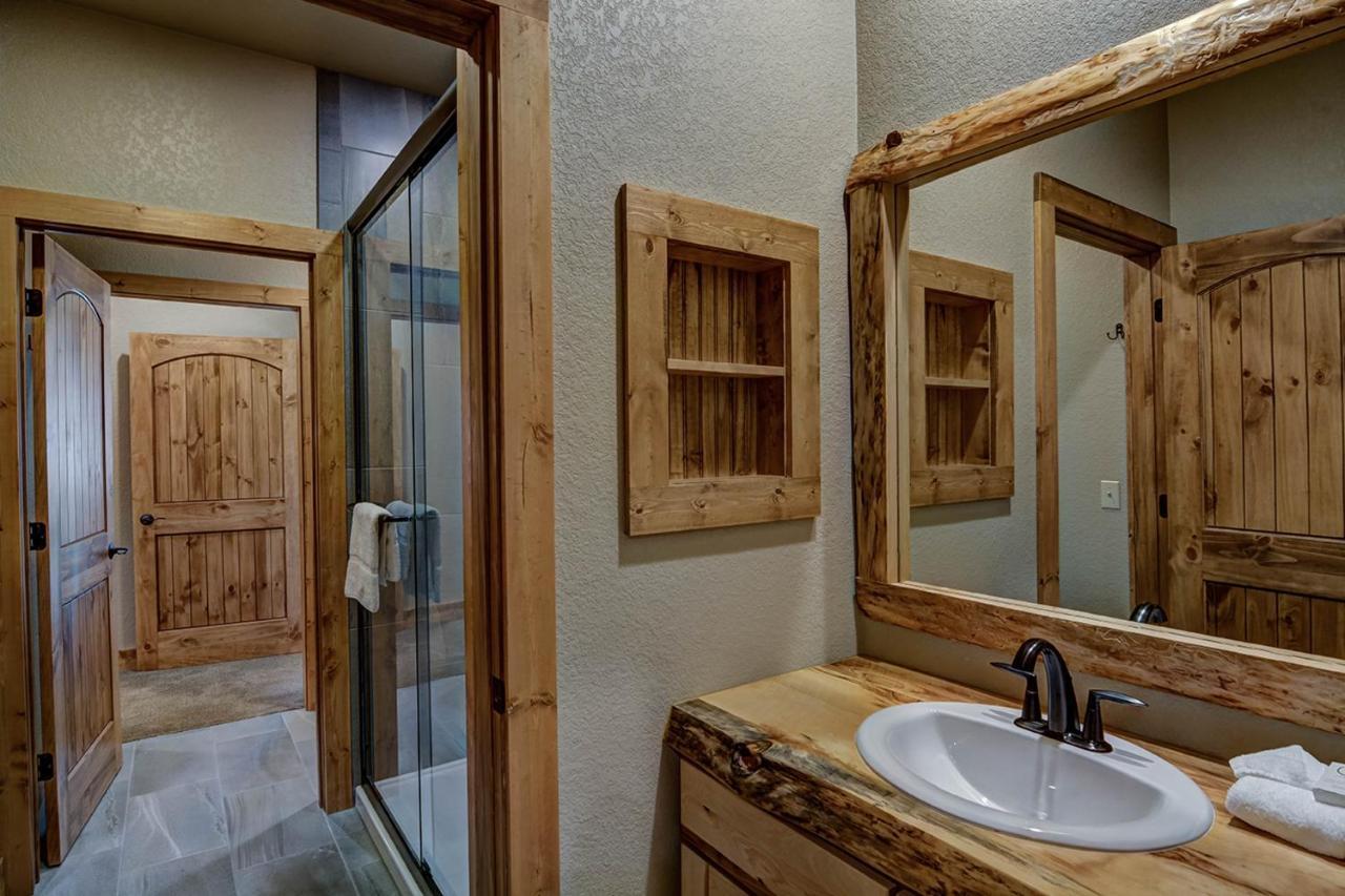 Whispering Pines Lodge: 9 Bedroom إيغل ريفير المظهر الخارجي الصورة