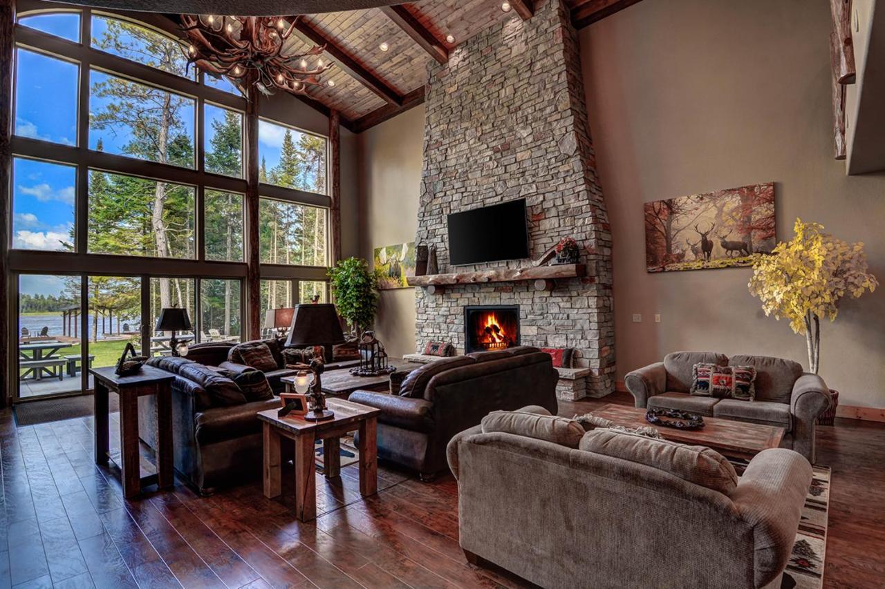 Whispering Pines Lodge: 9 Bedroom إيغل ريفير المظهر الخارجي الصورة